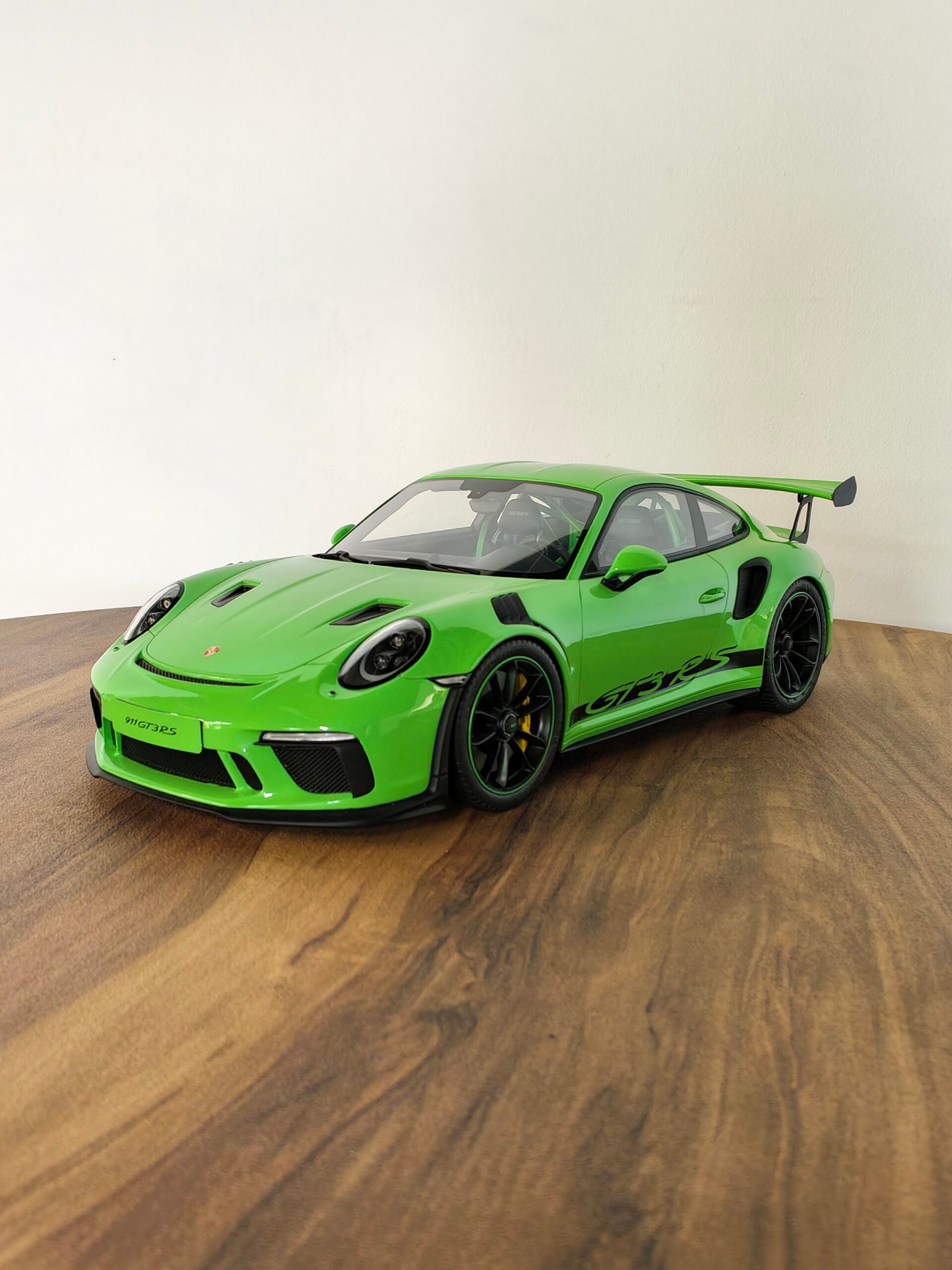 Porsche 911(992) GT3 RS (Green) Scale 1/12