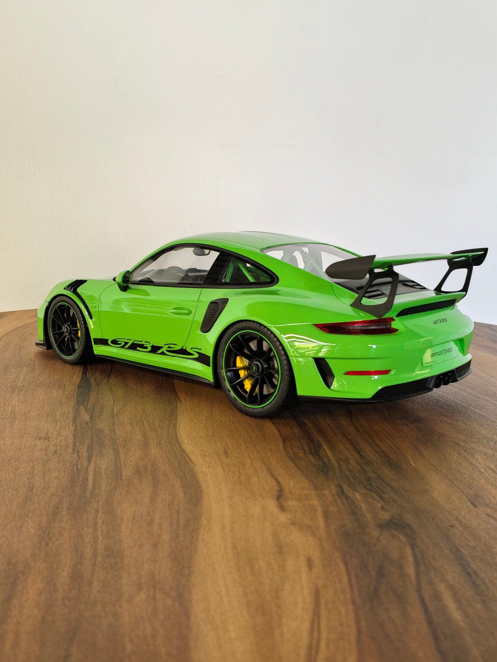 Porsche 911(992) GT3 RS (Green) Scale 1/12 - Image 2