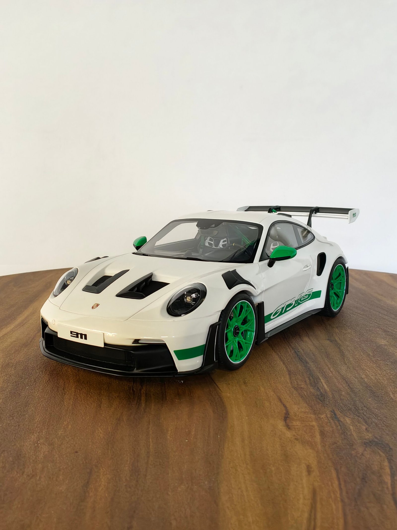 Porsche GT3 RS 911(992) White & Geen 1:12