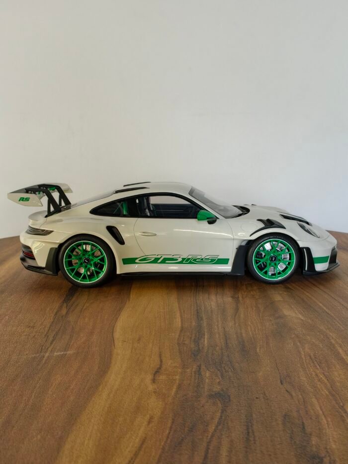 Porsche GT3 RS 911(992) White & Geen 1:12 - Image 3