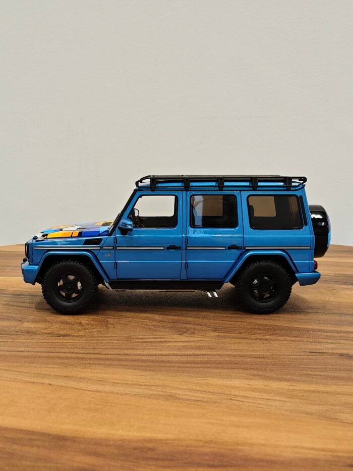 Mercedes-Benz G-Class Gventure300k (Metallic Blue) 1:18 - Image 3