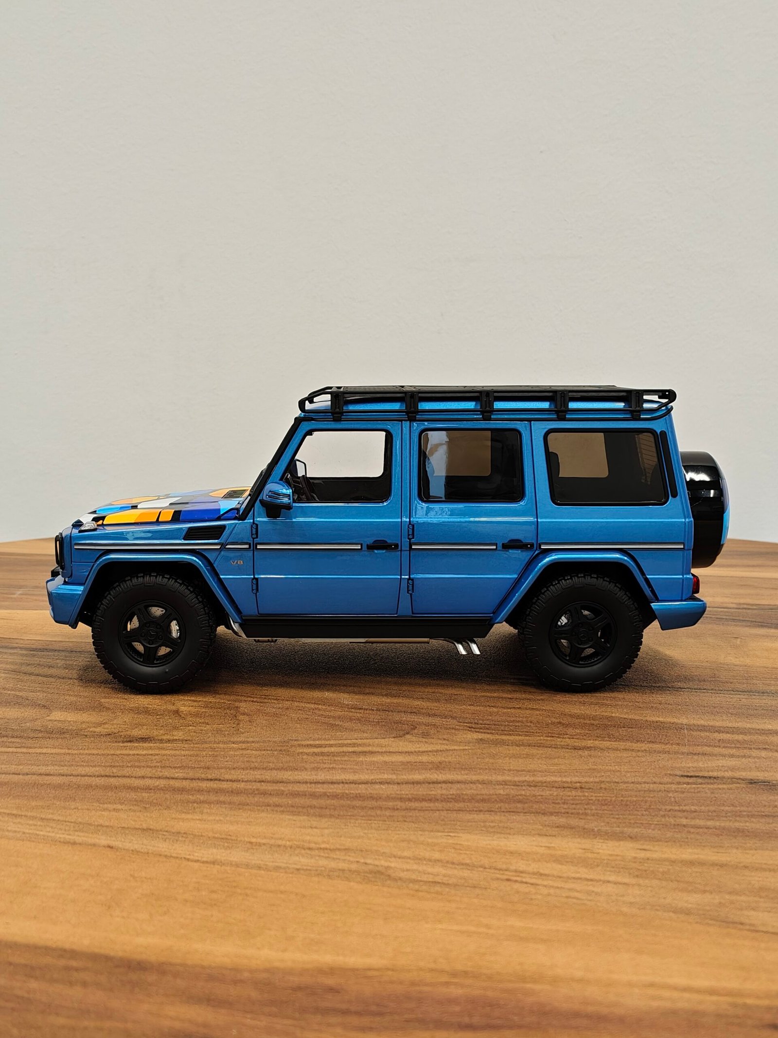 Mercedes-Benz G-Class Gventure300k (Metallic Blue) 1:18 - Image 3