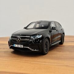 Mercedes-Benz EQS 400 4Matic (Black) 1:18