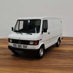 Mercedes-Benz Z08 Delivery Van (White) Scale 1/18