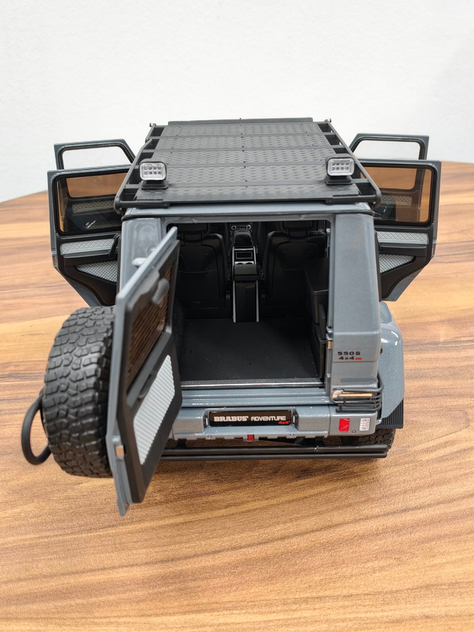 Brabus 550 Adventure Mercedes-Benz G-Glass Scale 1/18 - Image 8