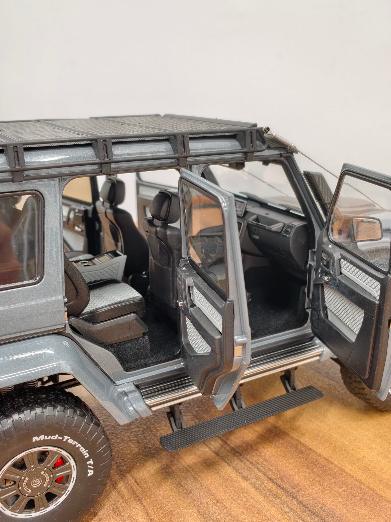 Brabus 550 Adventure Mercedes-Benz G-Glass Scale 1/18 - Image 6