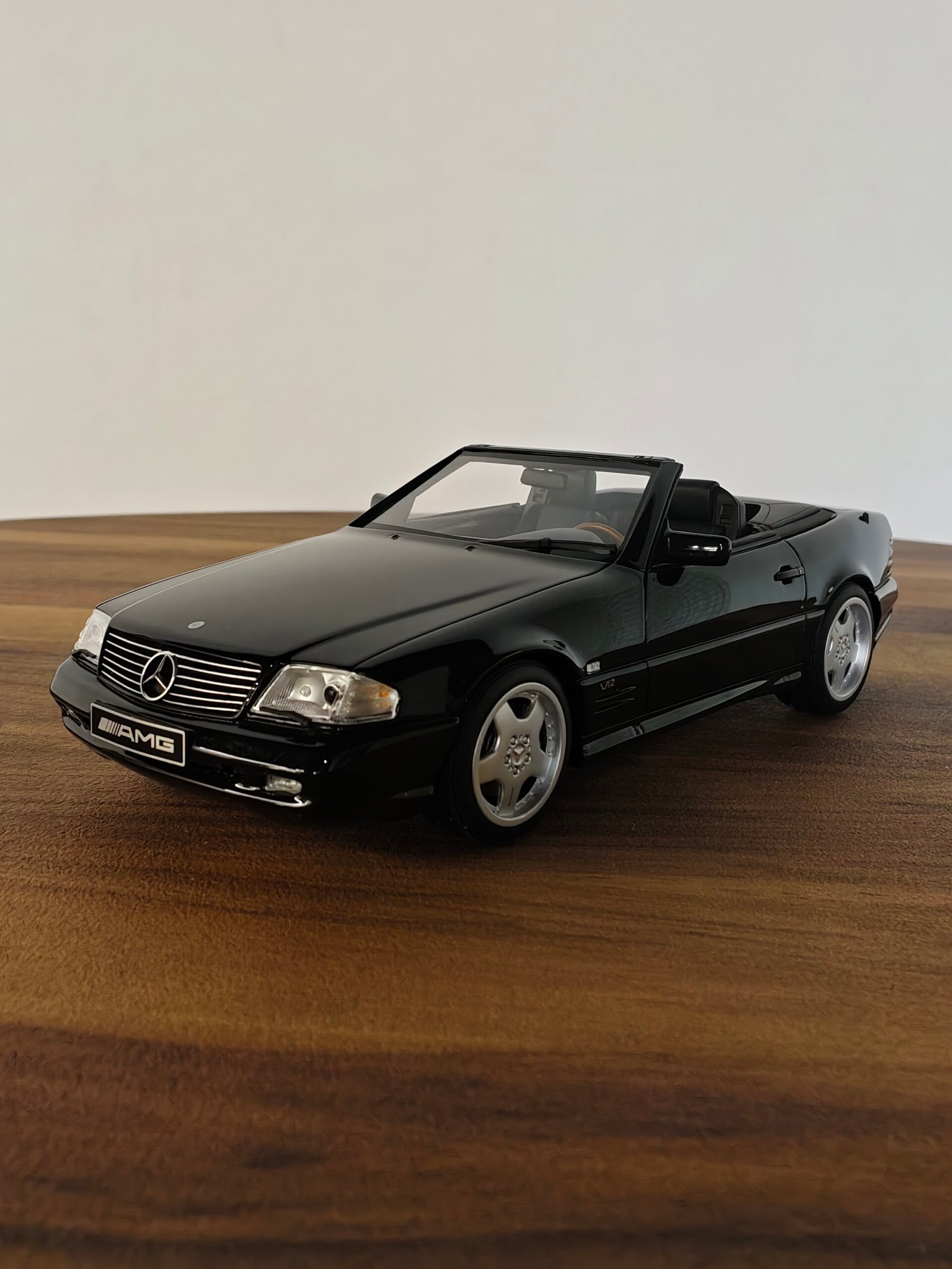 Mercedes-Benz SL73AMG (Black) Scale 1/18