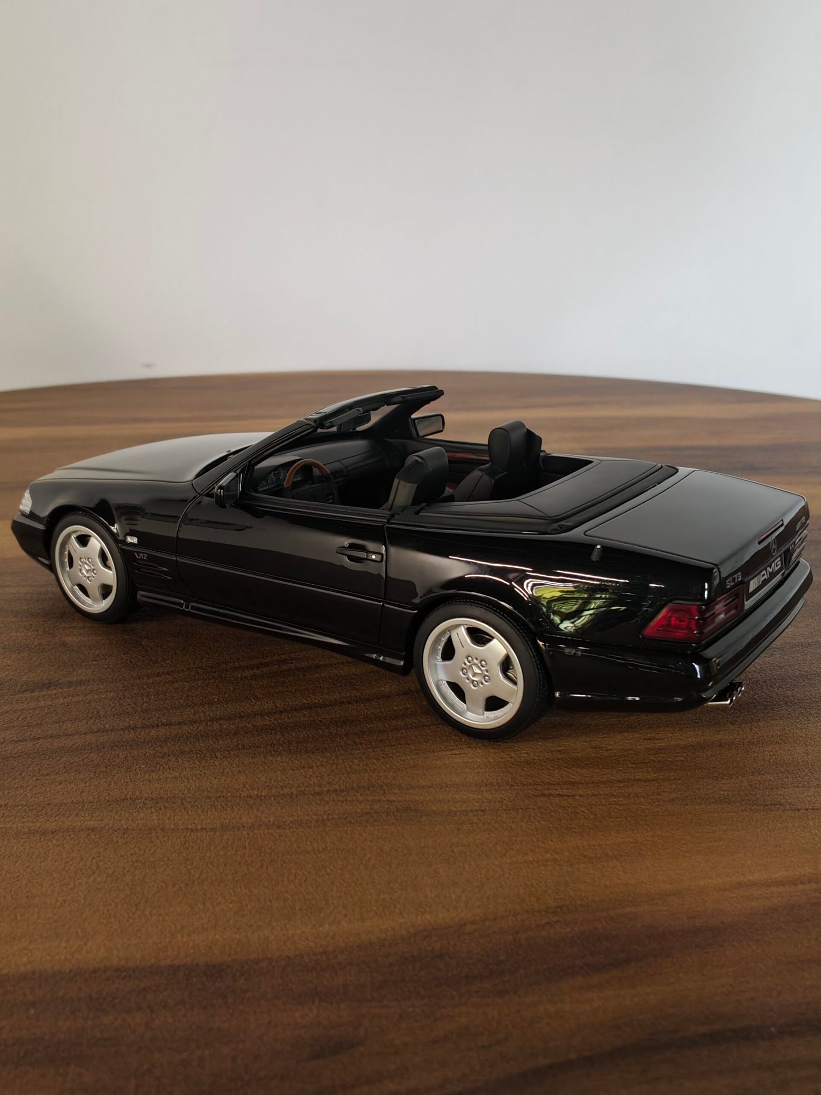 Mercedes-Benz SL73AMG (Black) Scale 1/18 - Image 2