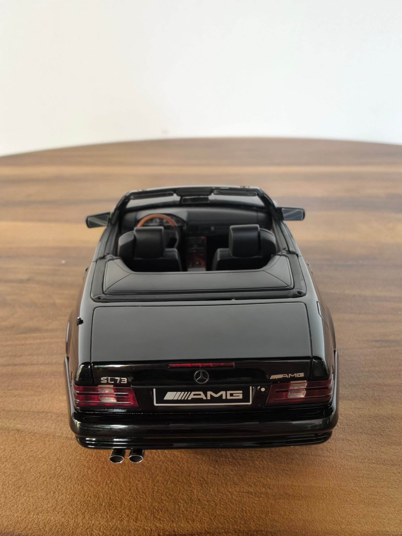Mercedes-Benz SL73AMG (Black) Scale 1/18 - Image 5