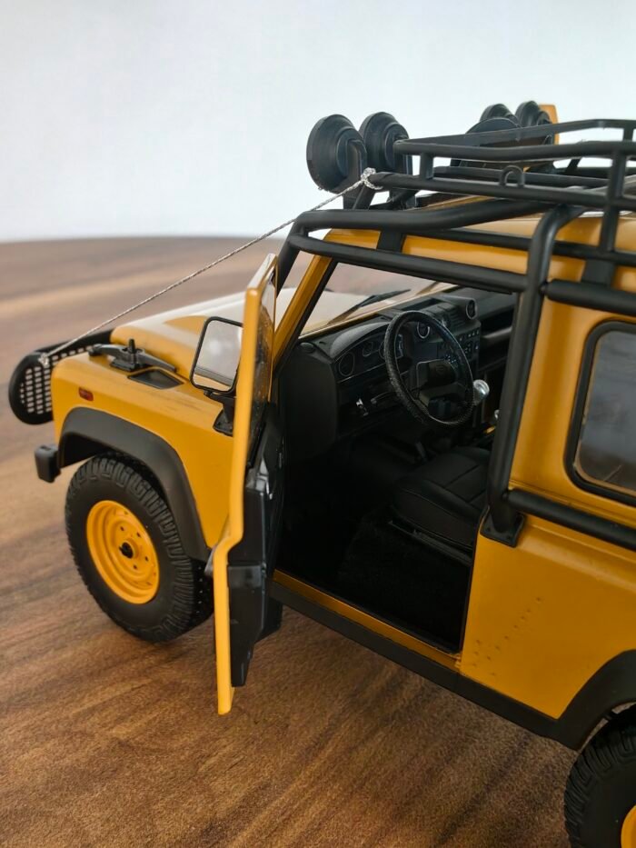 Land Rover Defender 110 Yellow 1:18 - Image 6