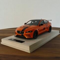 Jaguar Project 8 Xe Sv (Orange) 1:18