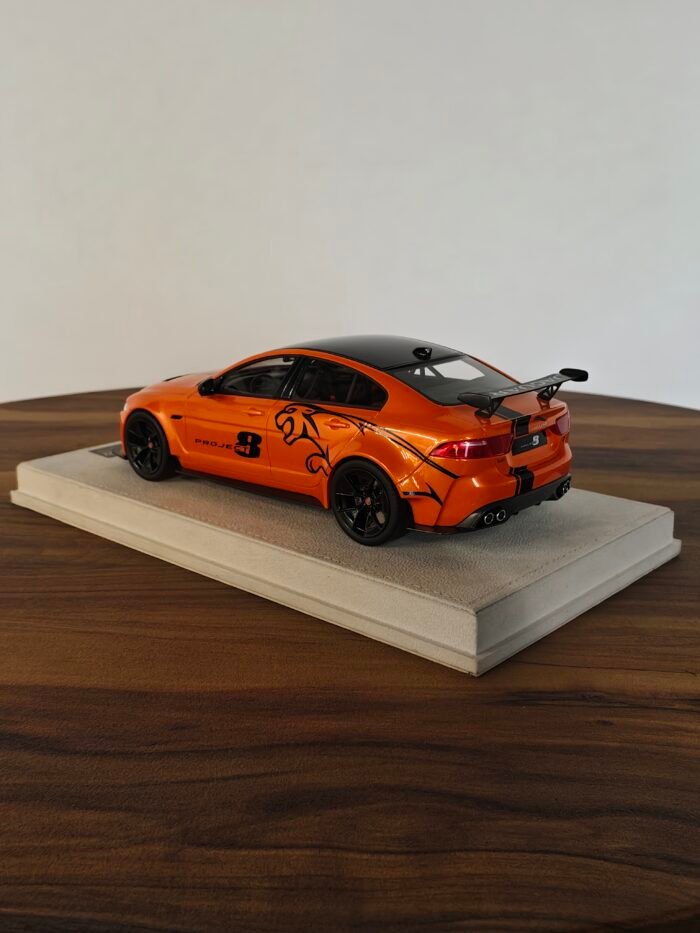 Jaguar Project 8 Xe Sv (Orange) 1:18 - Image 2