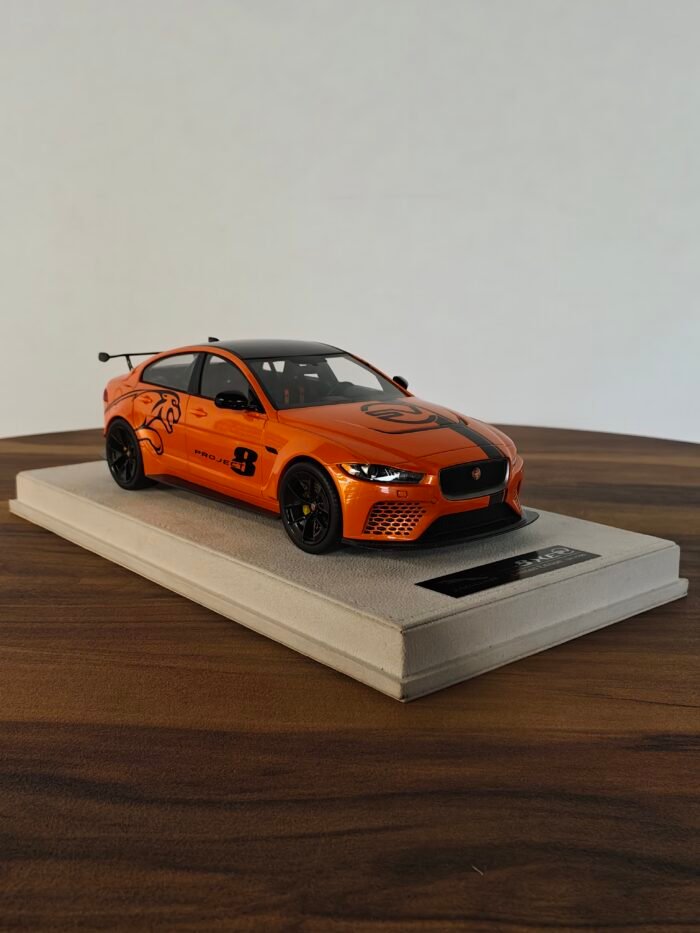 Jaguar Project 8 Xe Sv (Orange) 1:18 - Image 4