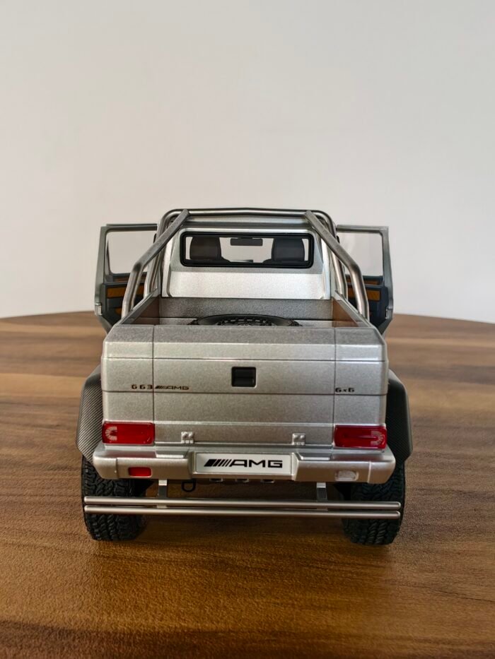 Mercedes Benz G63 AMG 6X6( Silver) 1:18 - Image 6