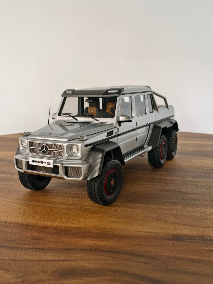 Mercedes Benz G63 AMG 6X6( Silver) 1:18