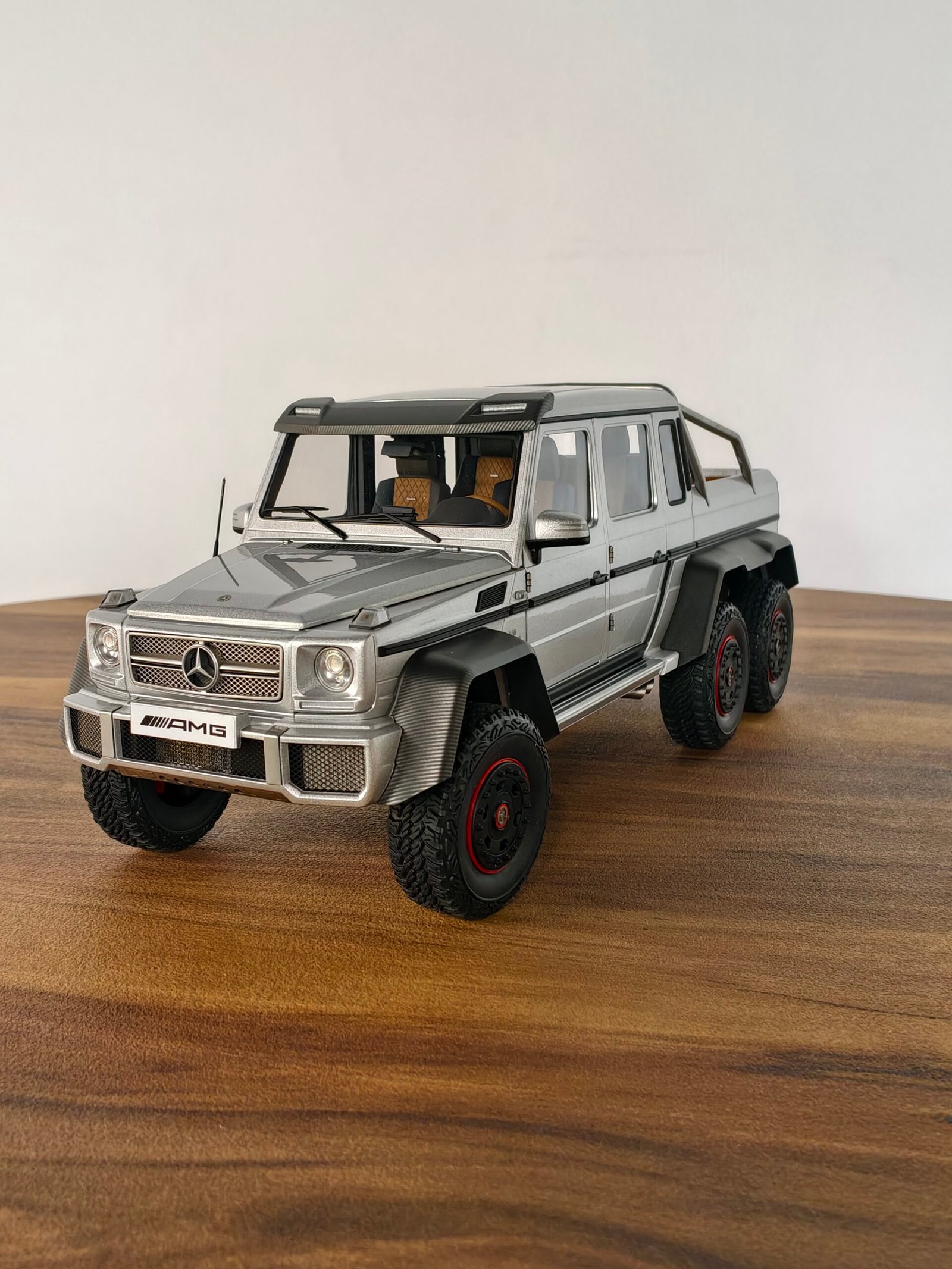 Mercedes Benz G63 AMG 6X6( Silver) 1:18