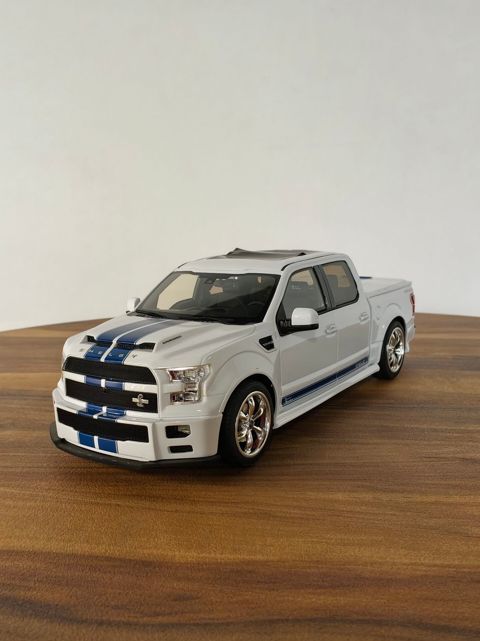 F150 Super Snake (White) Scale 1/18