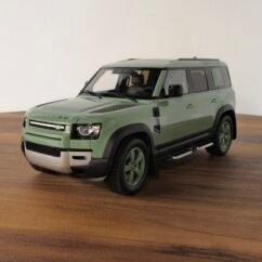 Land Rover Defender 110 Green 1:18