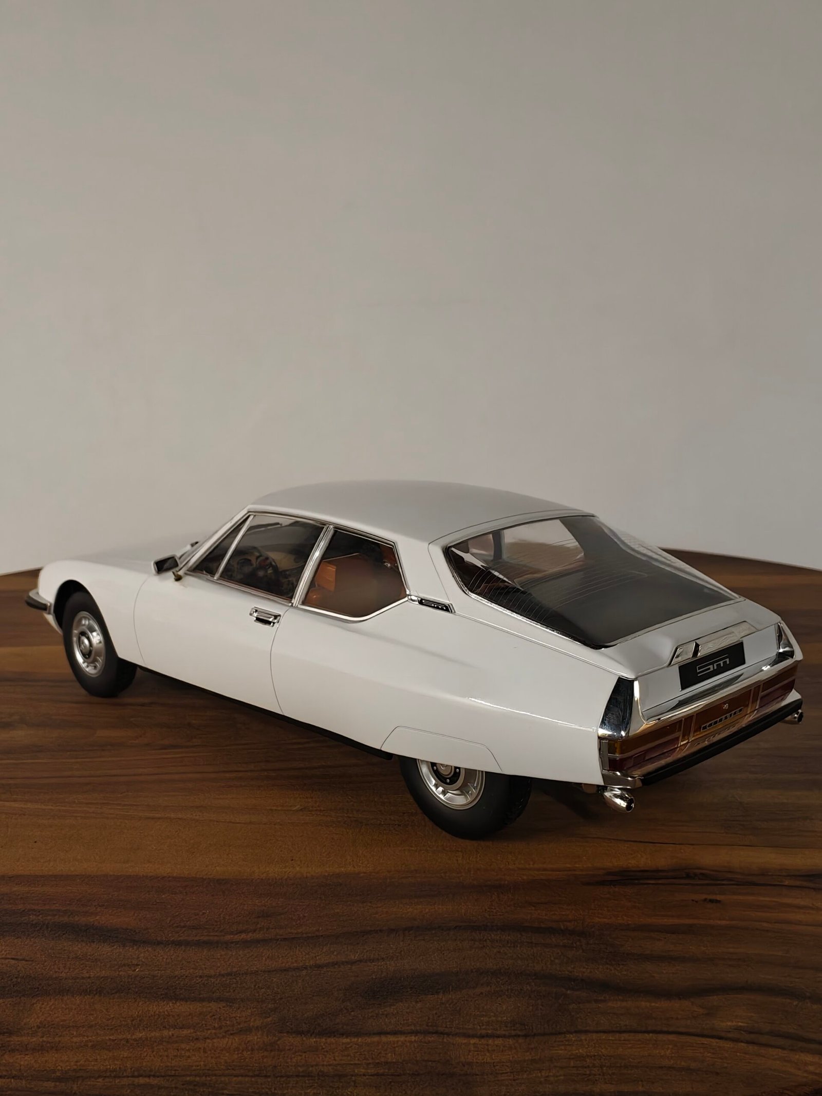 Citroen SM 1970 (White) Scale 1/12 - Image 2