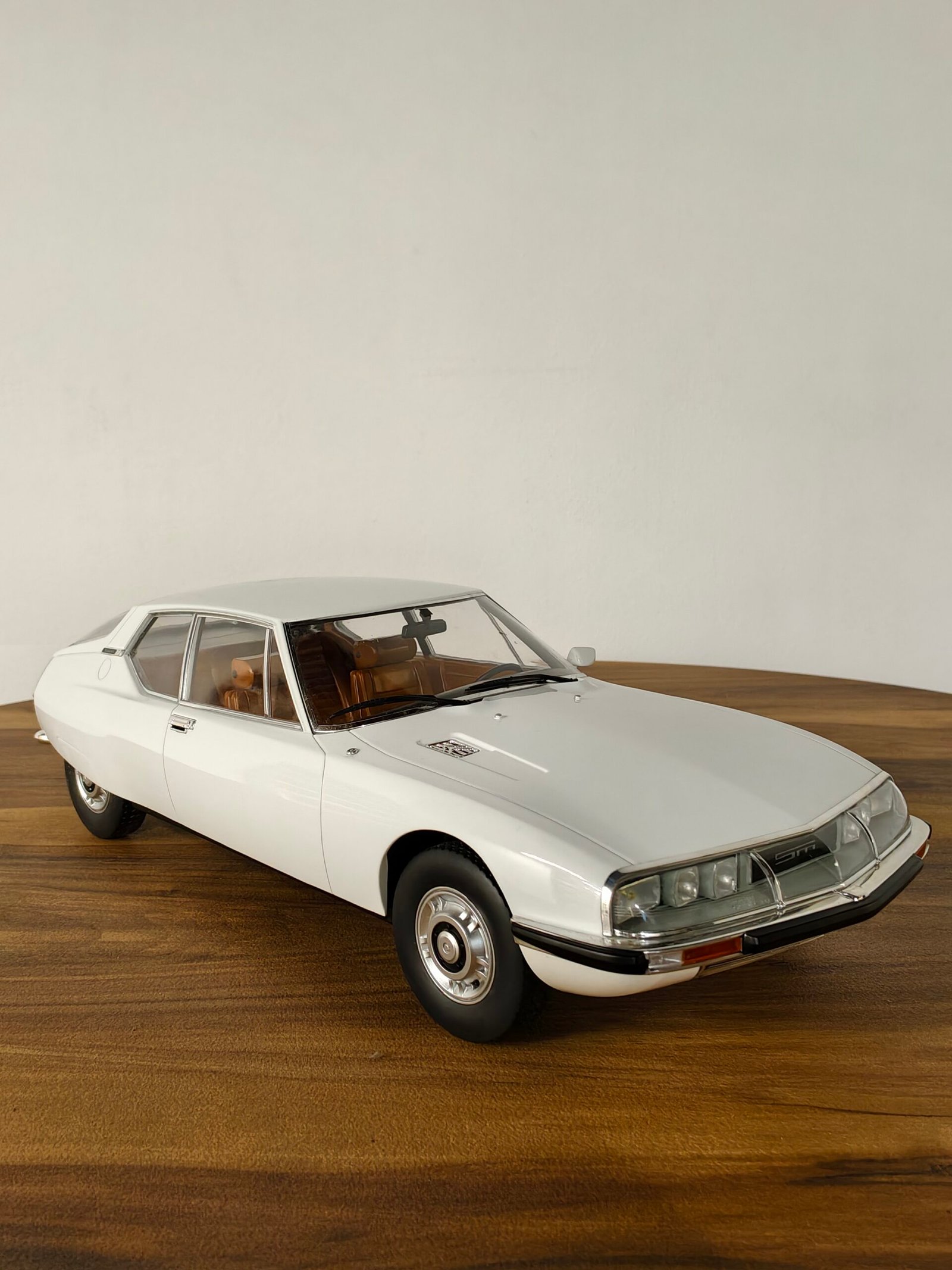 Citroen SM 1970 (White) Scale 1/12 - Image 4