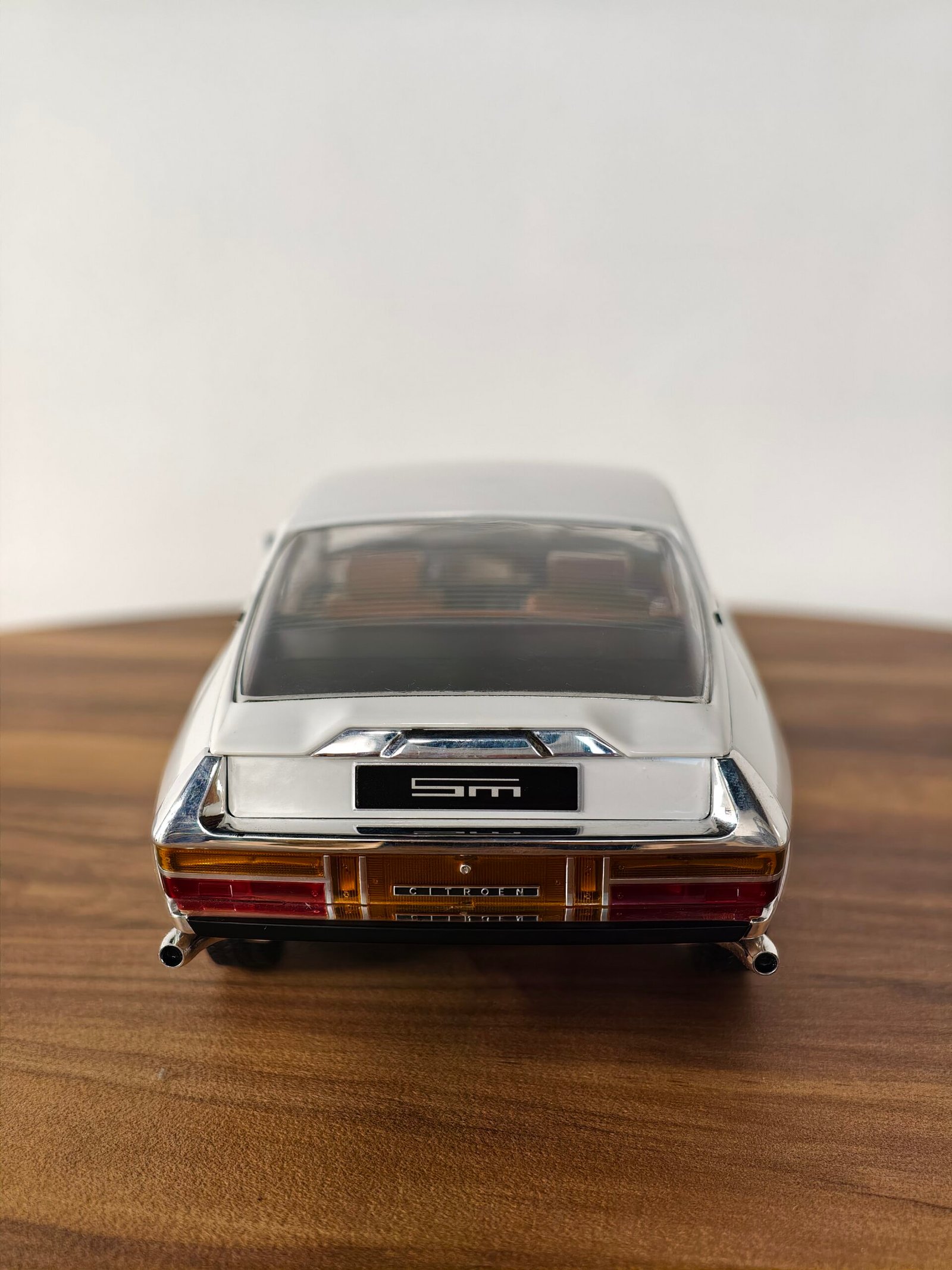 Citroen SM 1970 (White) Scale 1/12 - Image 6