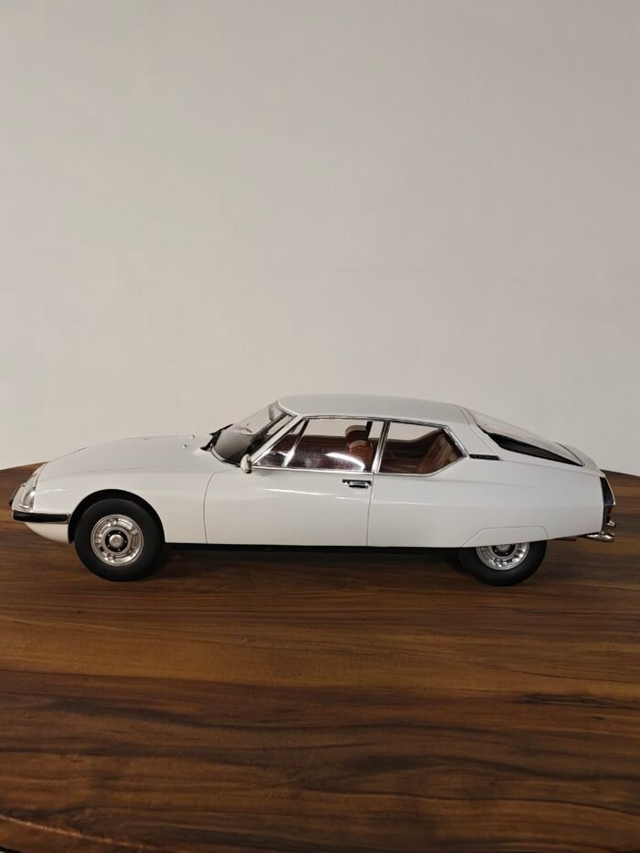 Citroen SM 1970 (White) Scale 1/12 - Image 3
