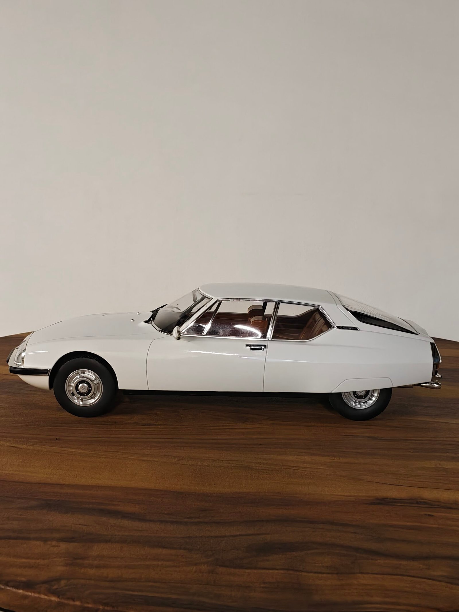 Citroen SM 1970 (White) Scale 1/12 - Image 3