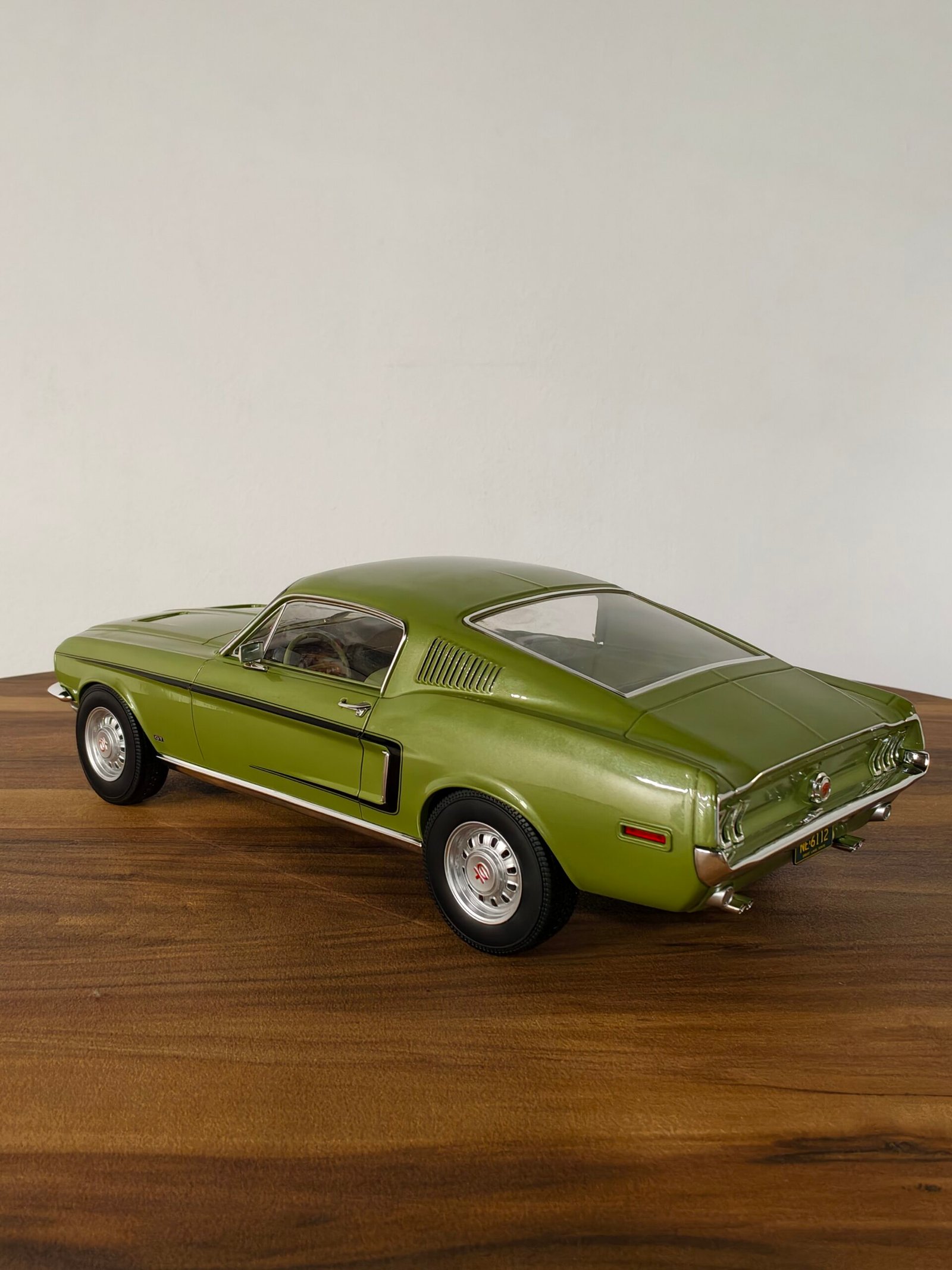 Ford Mustang Fastbacks GT 1968 ( Light Green Metallic) Scale 1/12 - Image 2