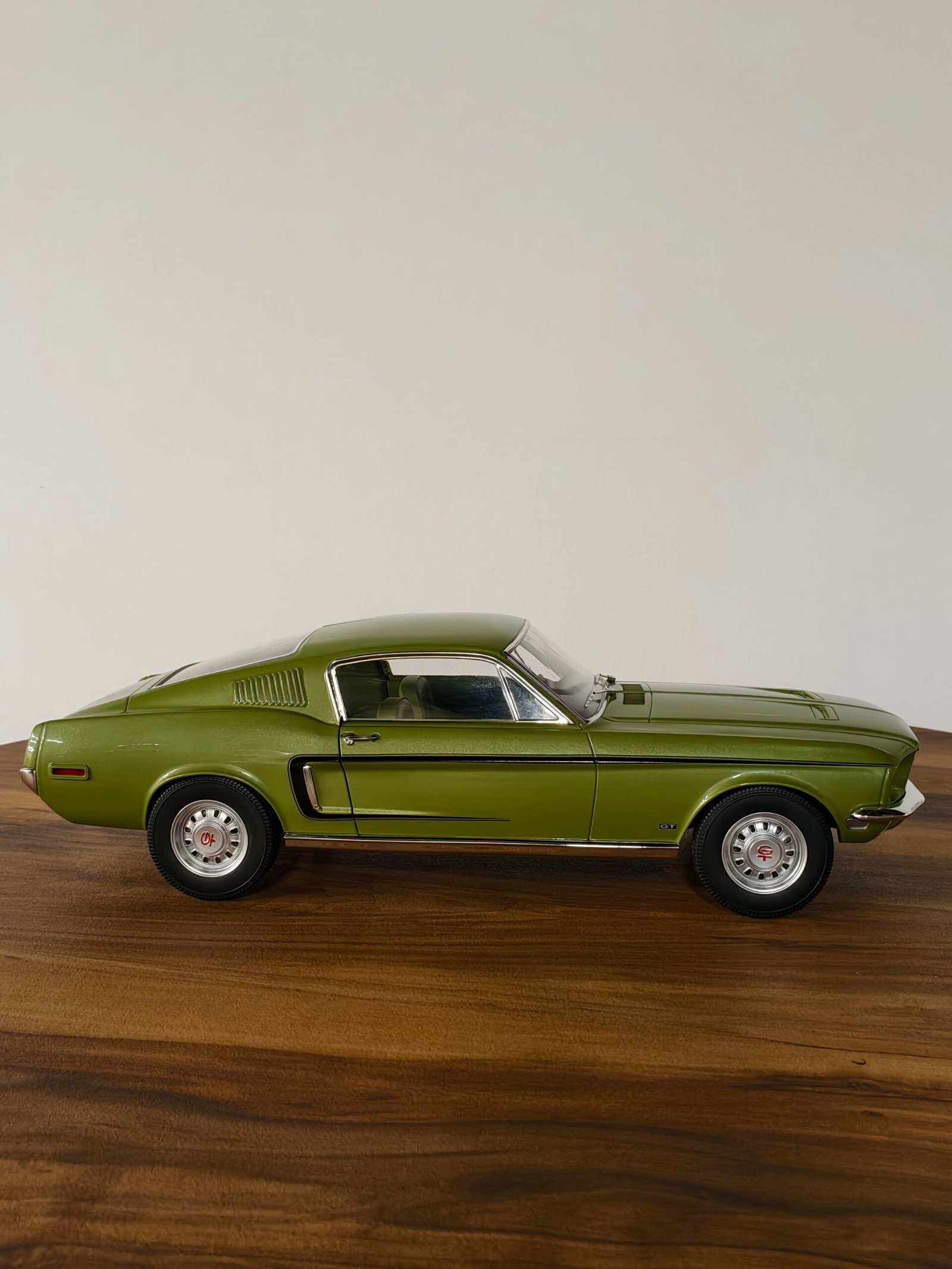 Ford Mustang Fastbacks GT 1968 ( Light Green Metallic) Scale 1/12 - Image 3