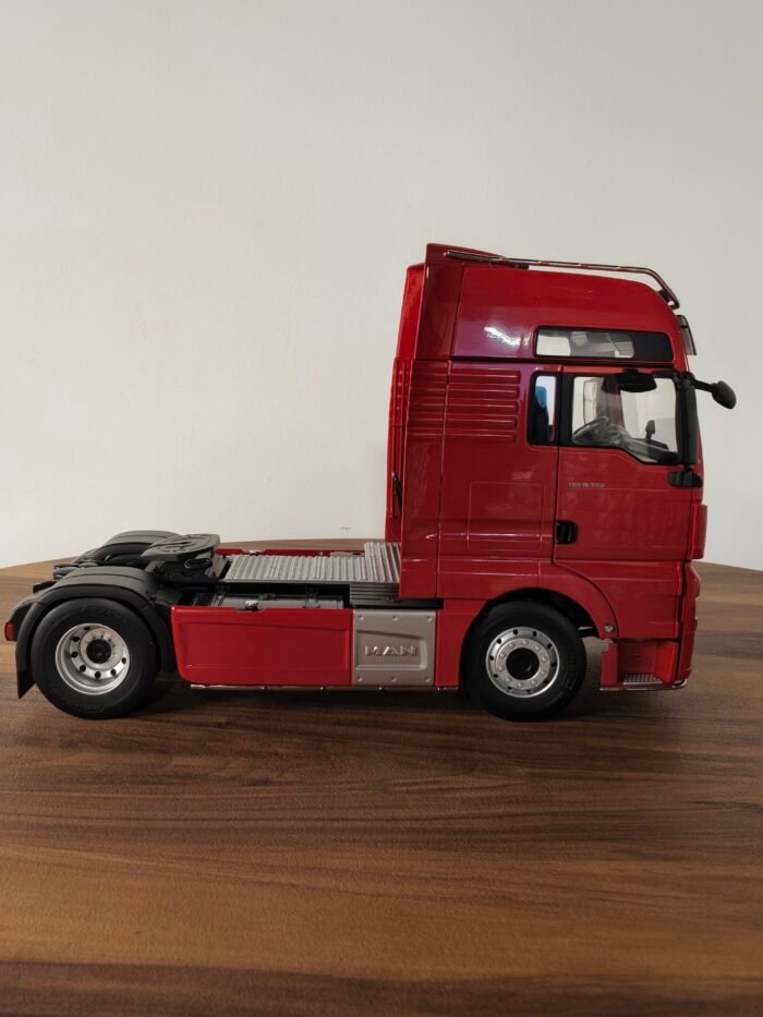 Man TGX XXL (Red) Scale 1/18 - Image 4