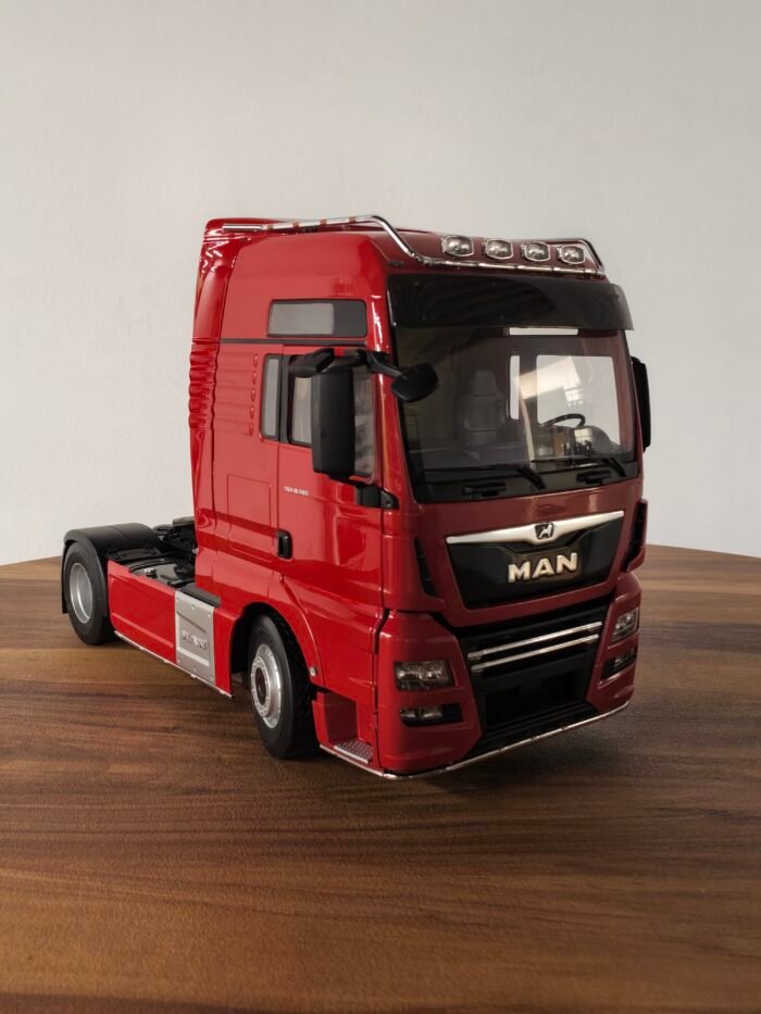 Man TGX XXL (Red) Scale 1/18 - Image 3