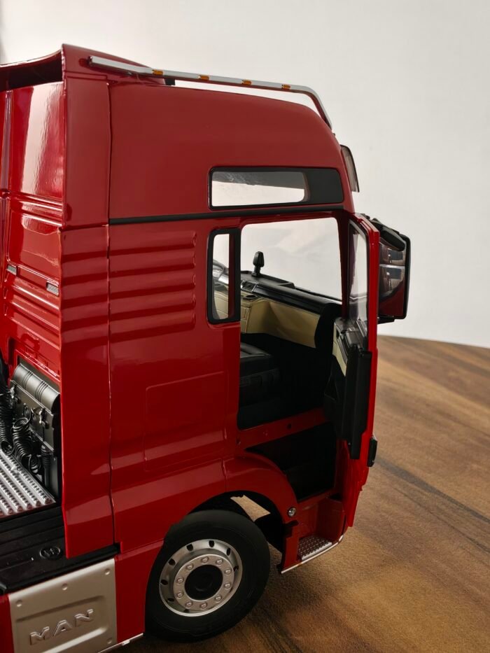 Man TGX XXL (Red) Scale 1/18 - Image 6