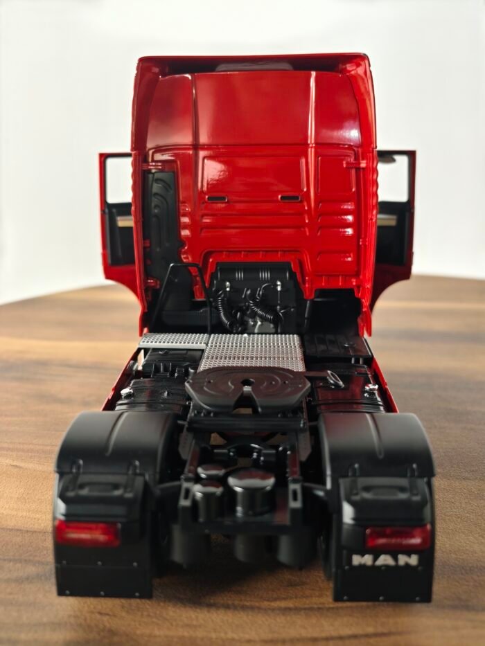 Man TGX XXL (Red) Scale 1/18 - Image 8