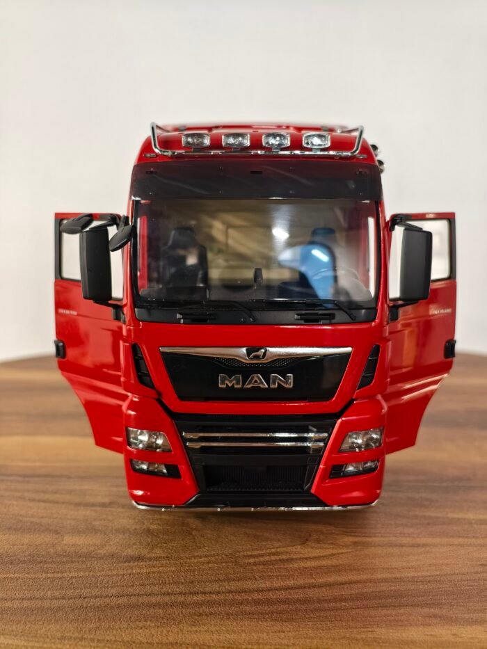 Man TGX XXL (Red) Scale 1/18 - Image 7