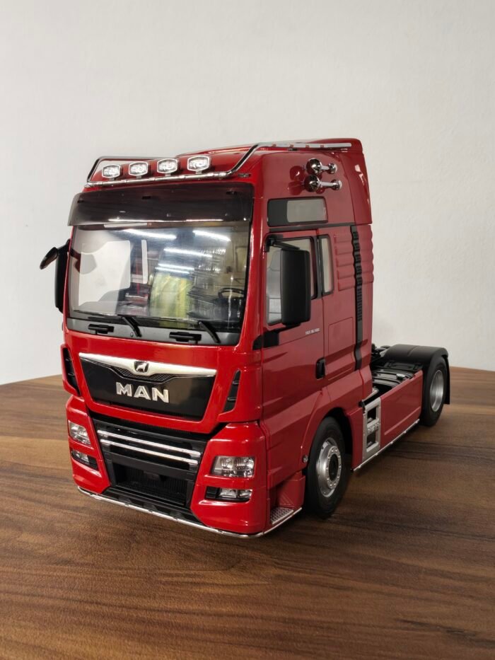 Man TGX XXL (Red) Scale 1/18