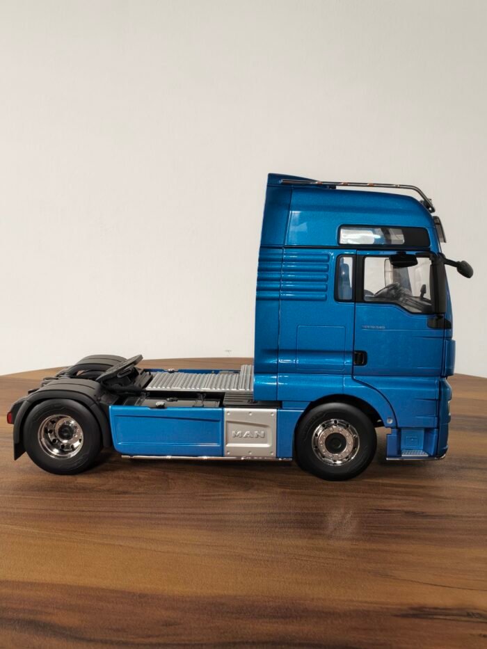 Man TGX XXL (Blue) Scale 1/18 - Image 3