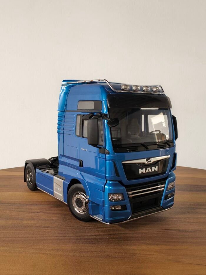 Man TGX XXL (Blue) Scale 1/18 - Image 4