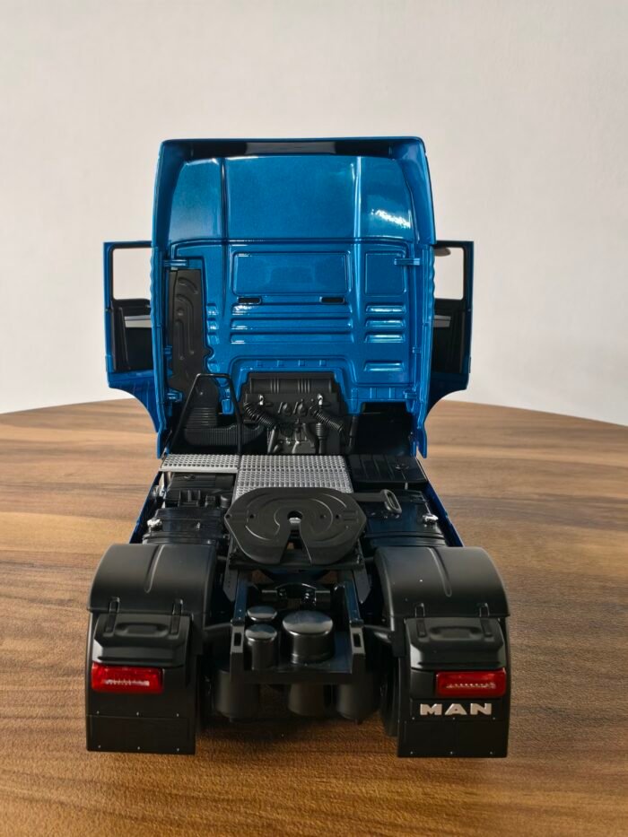 Man TGX XXL (Blue) Scale 1/18 - Image 7