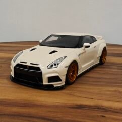 Nissan GT-R R35 (White) Scale1:18