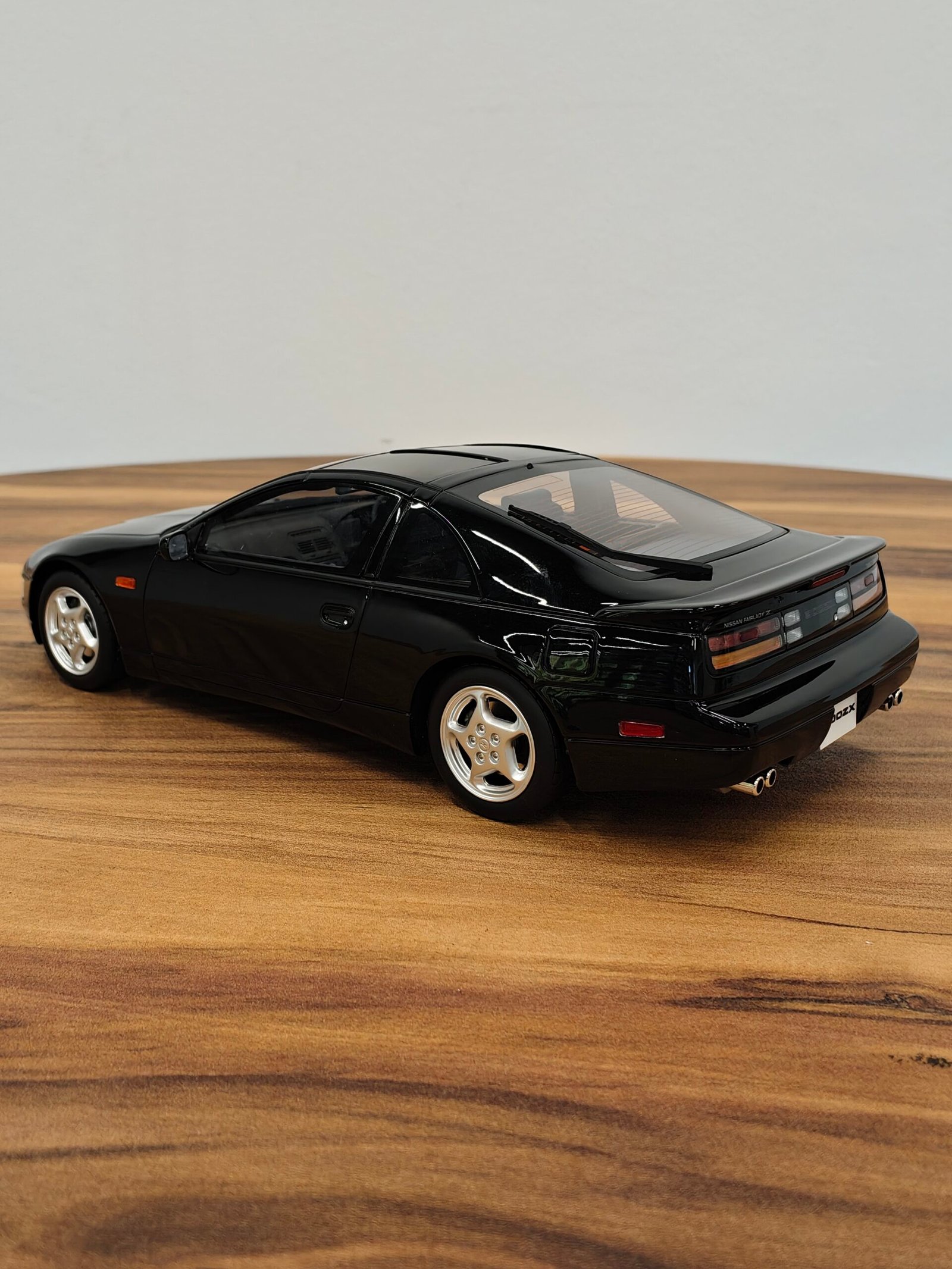 Nissan 300ZX (Z32) Black Scale 1/18 - Image 2