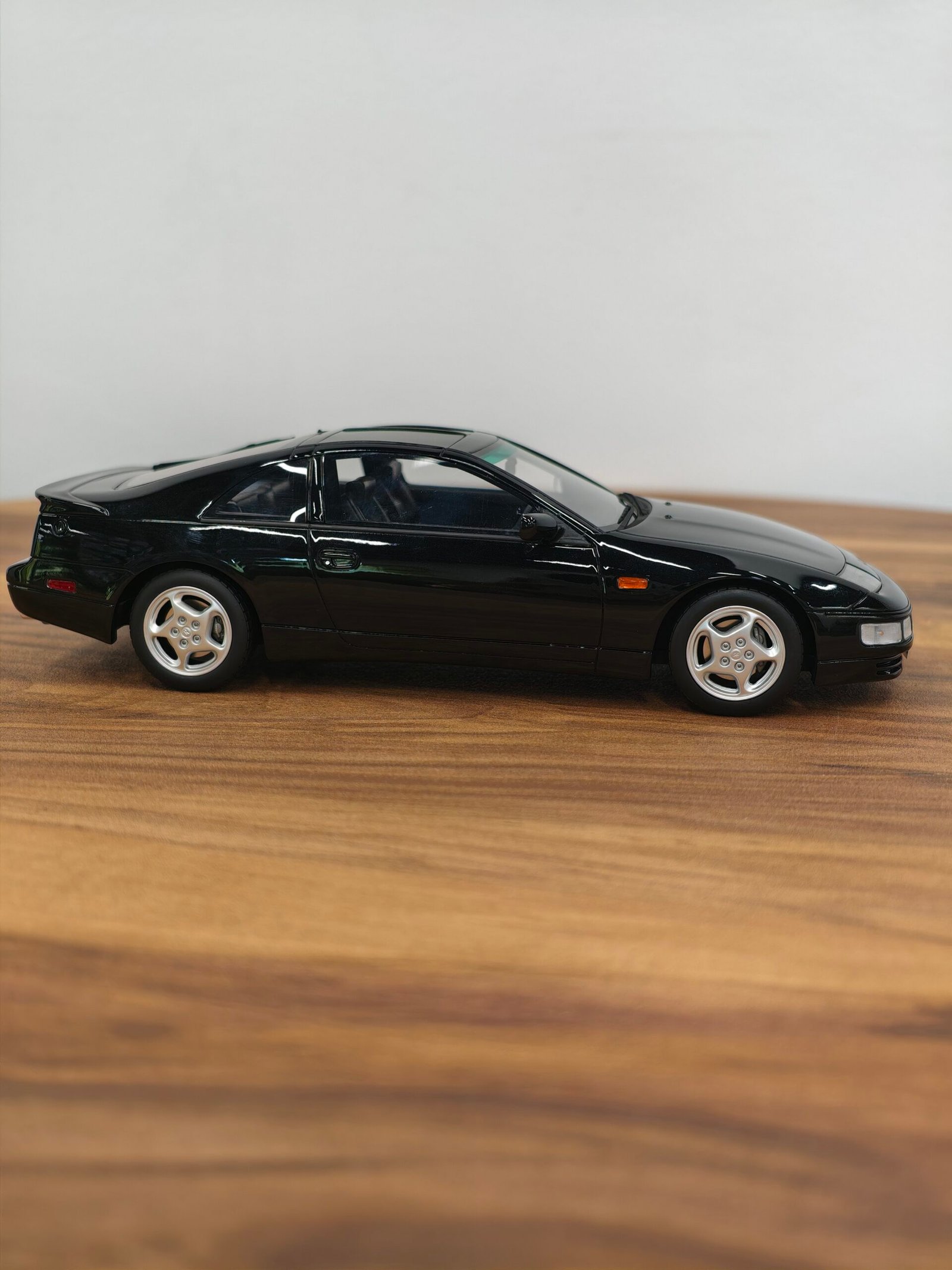 Nissan 300ZX (Z32) Black Scale 1/18 - Image 3