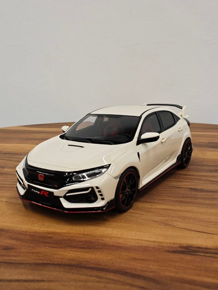 Honda Civic Type R GT FX8 (White) Scale 1/18
