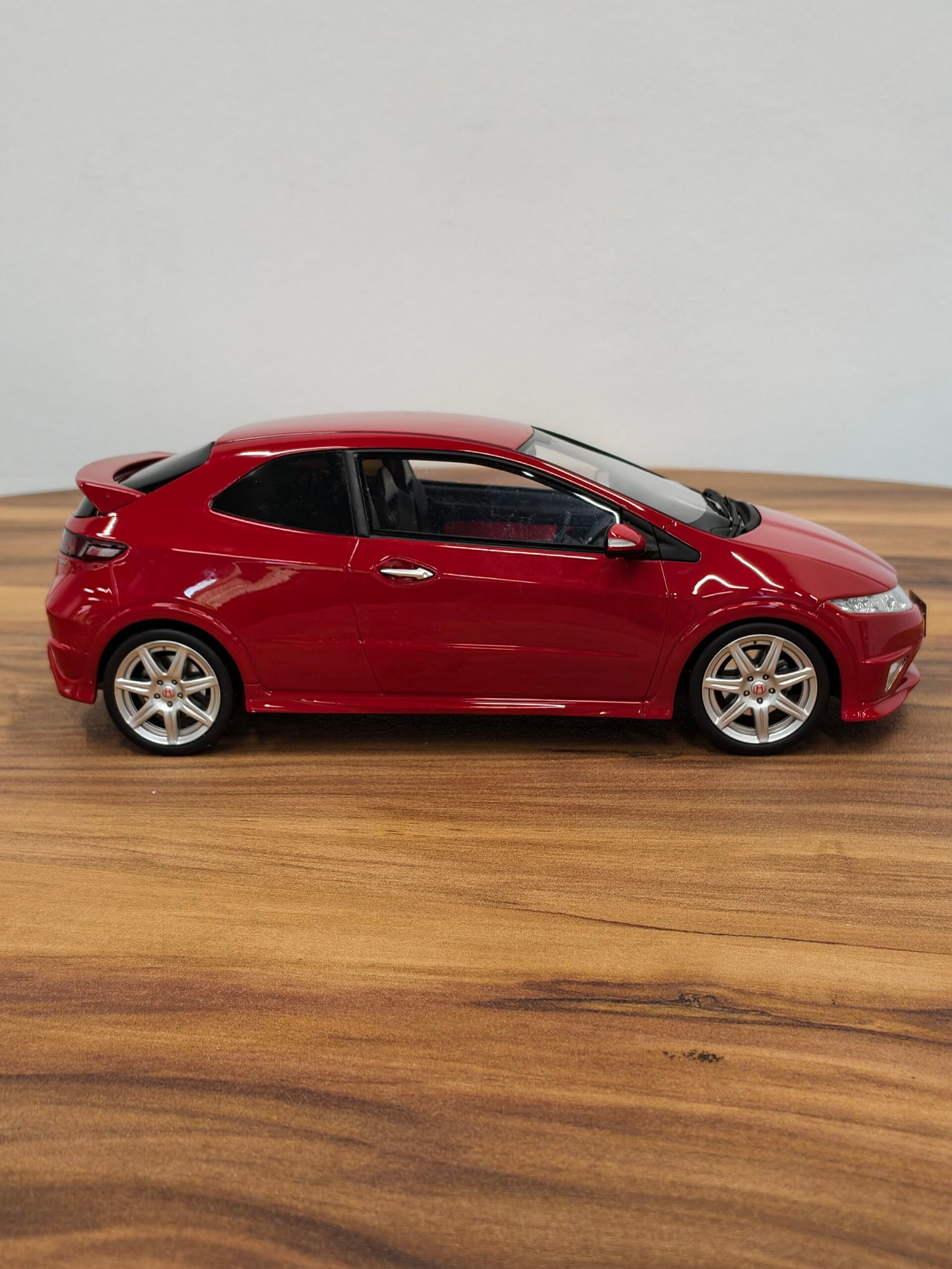 Honda Civic Type R FN2 Euro (Red) Scale 1/18 - Image 3
