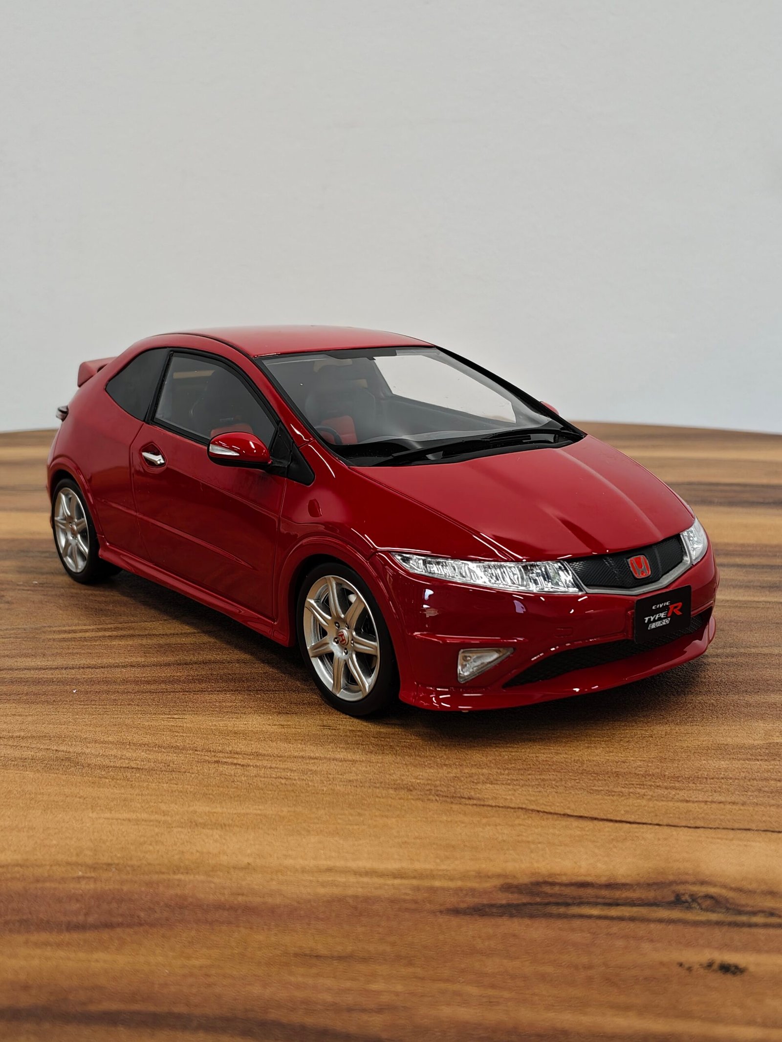 Honda Civic Type R FN2 Euro (Red) Scale 1/18 - Image 4