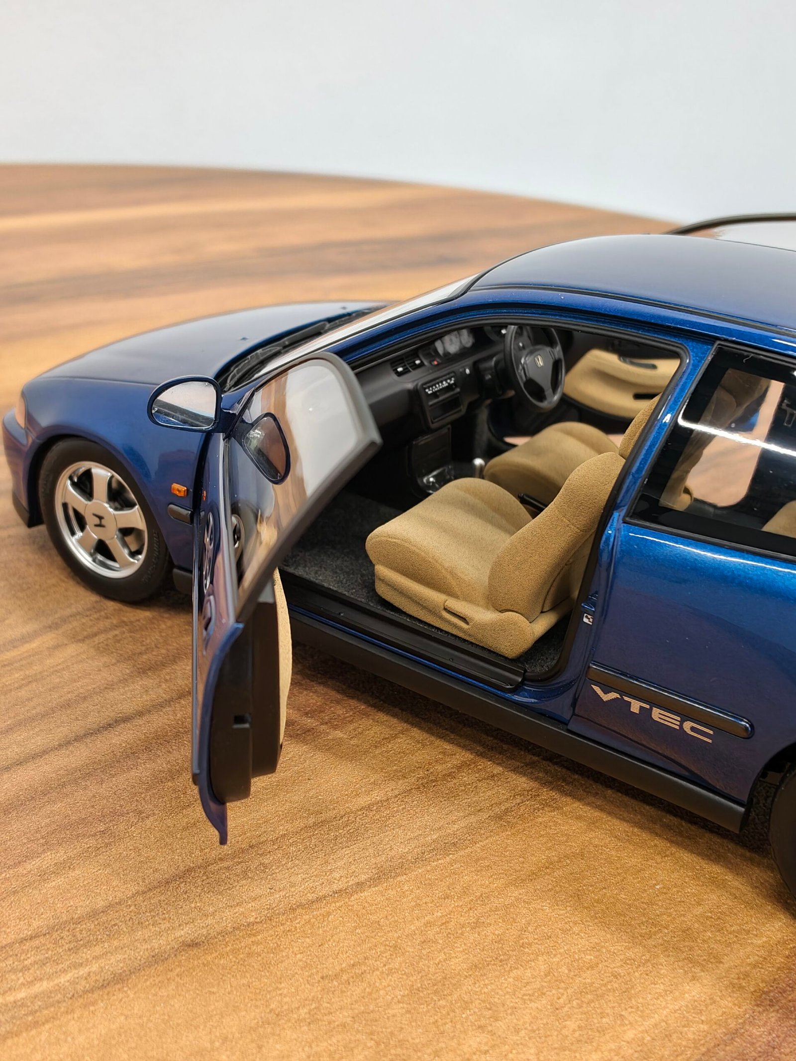 Honda Civic EG6 LCD18018-Bu (Blue) 1:18 - Image 3