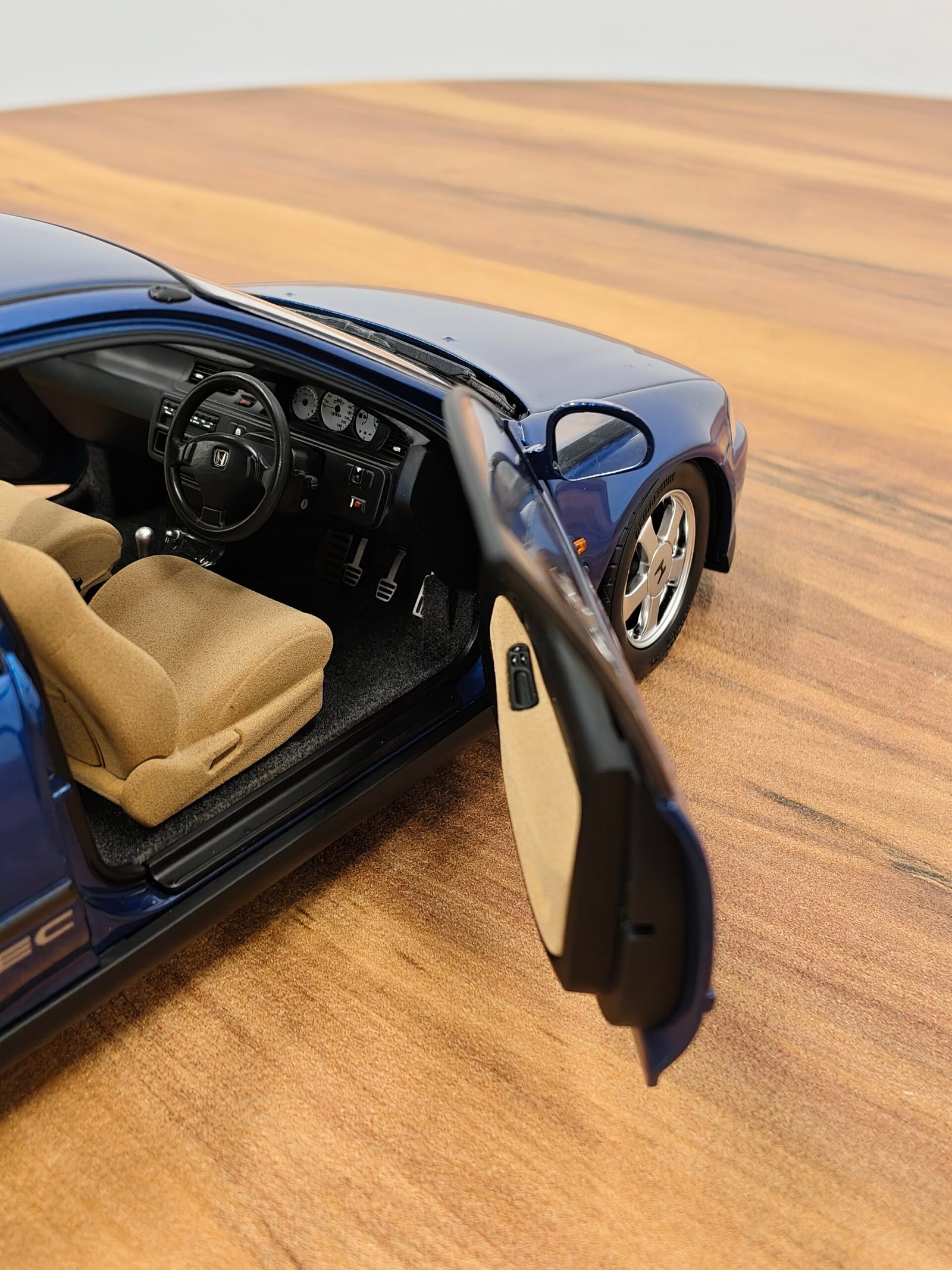 Honda Civic EG6 LCD18018-Bu (Blue) 1:18 - Image 4