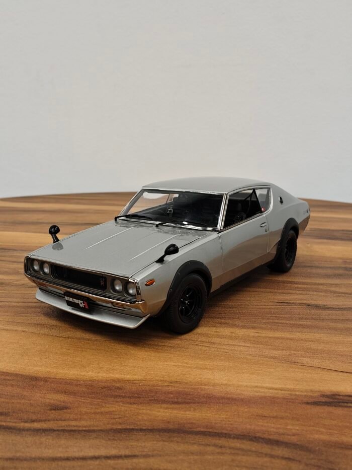 Nissan Skyline 2000Gt-R KPGC110 (Silver) 1:18