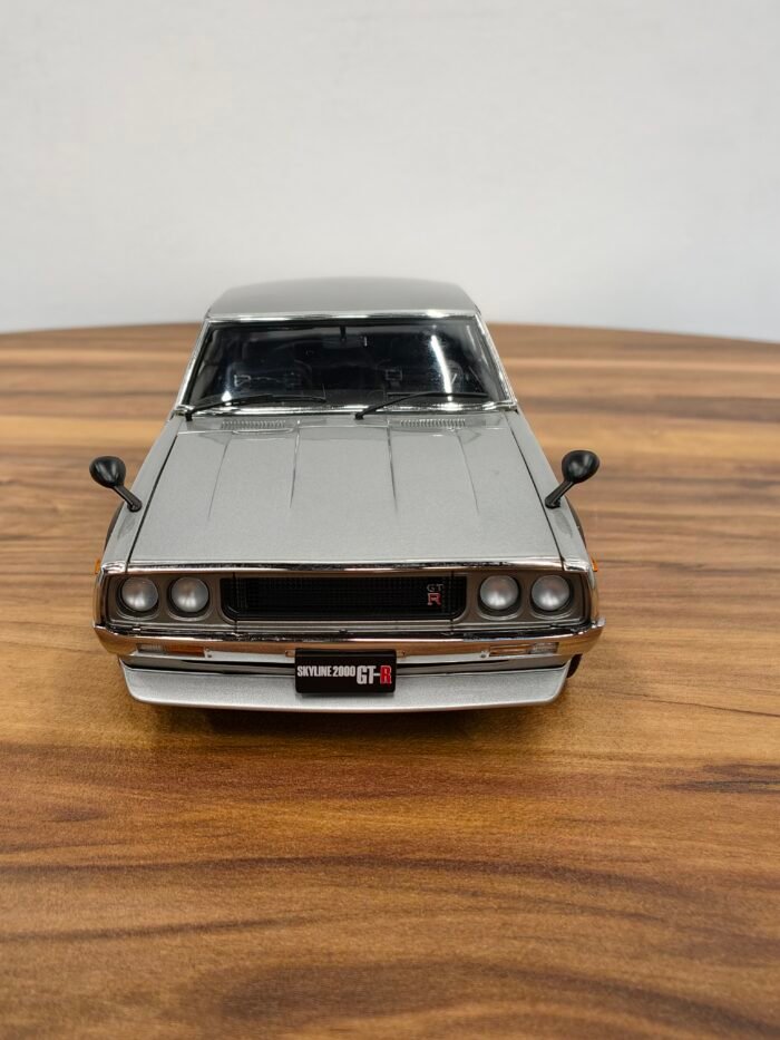 Nissan Skyline 2000Gt-R KPGC110 (Silver) 1:18 - Image 8