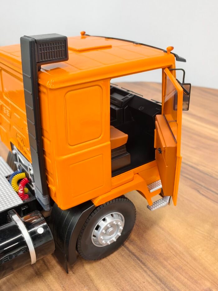 Road King Truck (Orange) Scale 1/18 - Image 5