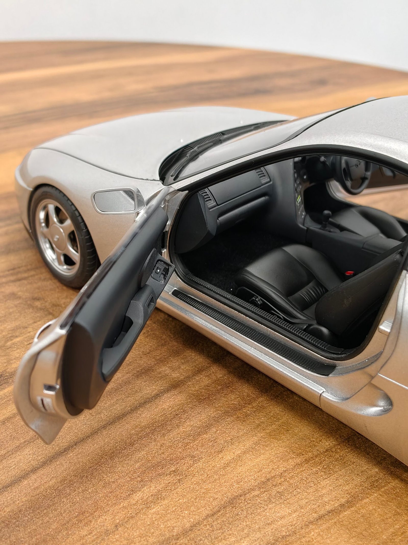 Toyota Supra A80 (Silver) 1:18 - Image 6